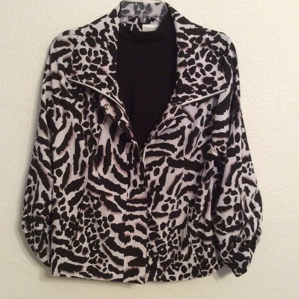 CHICO’S ANIMAL PRINT CUTE & COMFORTABLE ZENERGY BY CHICO’S VERY CUTE JACKET🌺